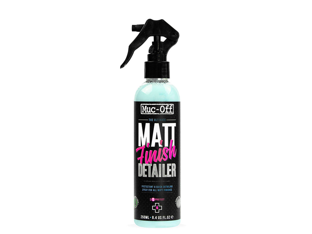 Mucoff Matt Finish Detailer - En sprayflaske med produktet til pleje af matte overflader på cykler og motorcykler.