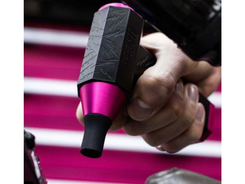 Mini air blower fra Mucoff Muc-Off, designet til effektivt at blæse vand og snavs væk fra cykler og udstyr.