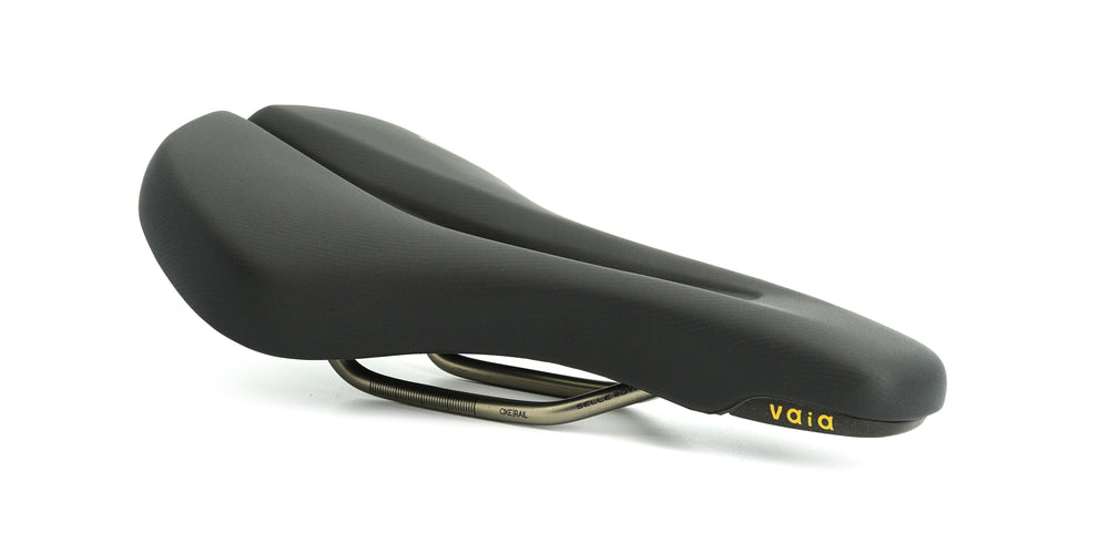 Sadel (unisex) fra Selle Royal model Vaia. 45° kørestilling. Royalgel. ICS, inkl. multi tool.