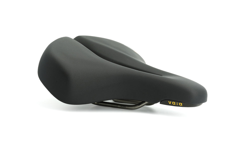 Sadel (unisex) fra Selle Royal model Vaia. 90° kørestilling. Royalgel, Royal Vacuum, ICS, Thermoplastic Damper & Ergonomic Channel