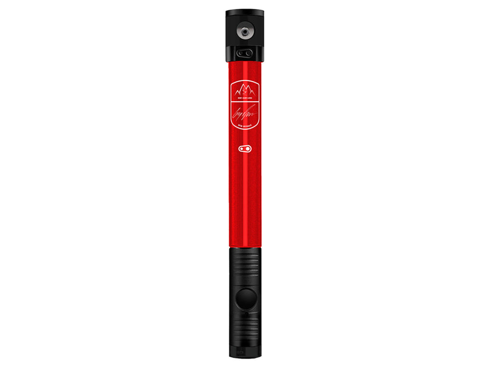 Rød Crankbrothers PUMP HAND KLIC HV GAUGE til cykler, designet til at måle dæktryk præcist. Ideel til brug i Mont-Sainte-Anne.