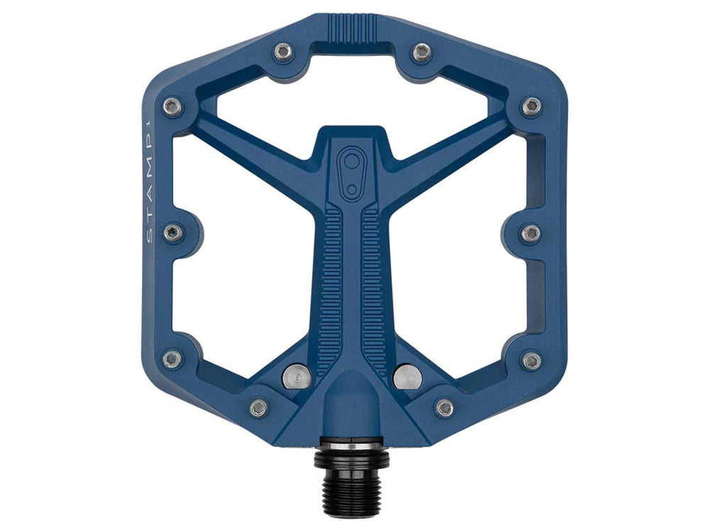 Billedet viser Crankbrothers Stamp 1 Small Gen. 2 cykelsko i sort med en robust og skridsikker sål, designet til at forbedre grebet og komforten under cykelture.