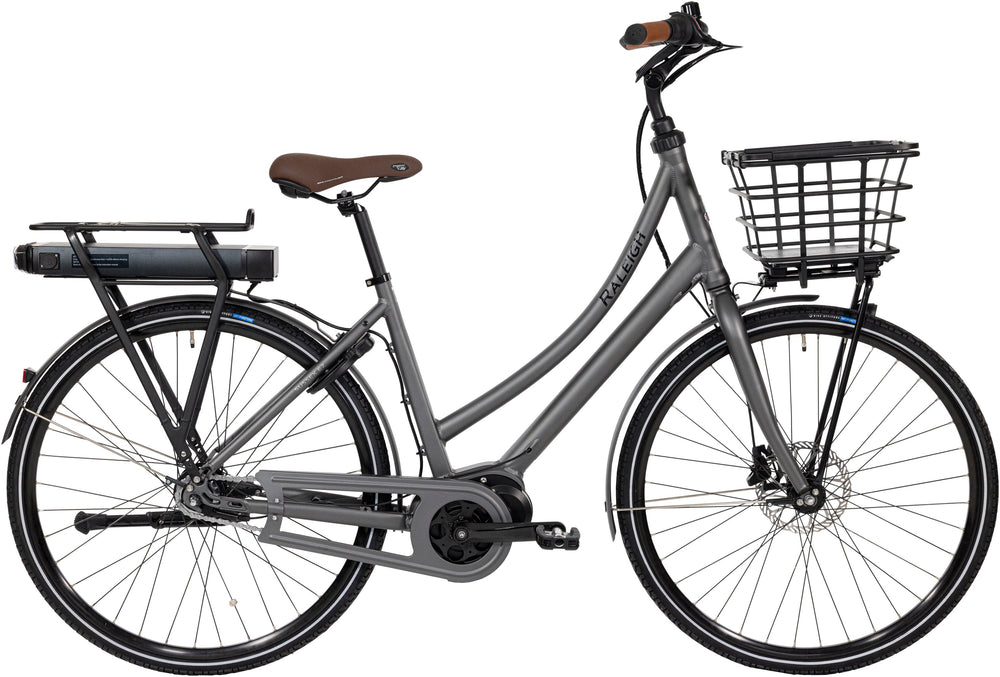 Raleigh Sussex E2 Dame 7G Fodbremse Mat Grå cykel med elegant design, komfortabel sadel og robuste hjul.