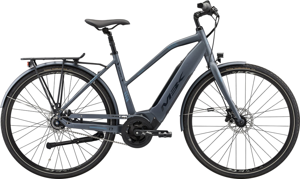 Cykel "MBK Airborn E Dame Mat Grå" i mat grå farve, elegant design, med kurv og skivebremser, set fra siden.