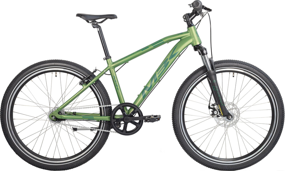 Grøn MBK Mud DNA cykel med robuste dæk og sporty design, perfekt til terræn og bykørsel.