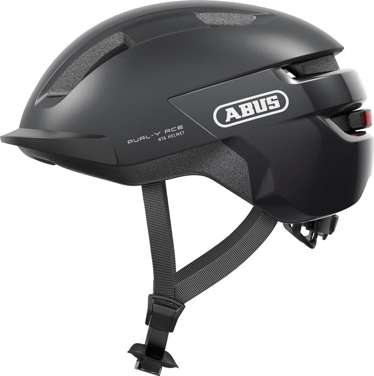 Billede af Y-ace Titan cykelhjelm i sort med aerodynamisk design og justerbar rem.