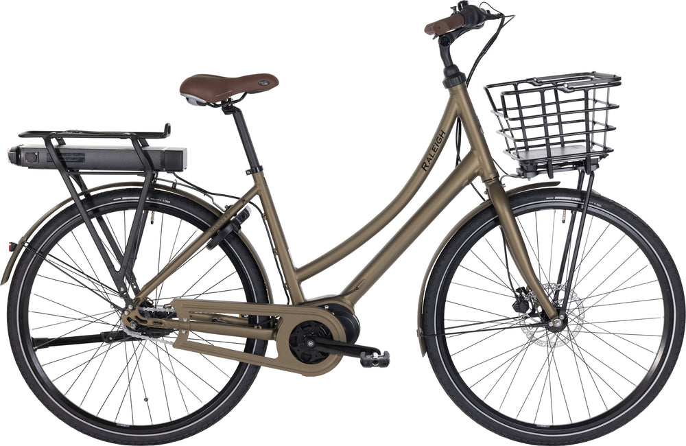 Raleigh Sussex E2 Dame Mat Sand cykel med elegant design, komfortabel sadel og robuste hjul, perfekt til bykørsel.