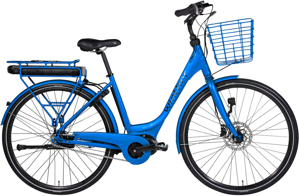 Cykel Winther Blue Superbe 2 Dame i blå farve, set fra siden med kurv og bagagebærer, på en hvid baggrund.