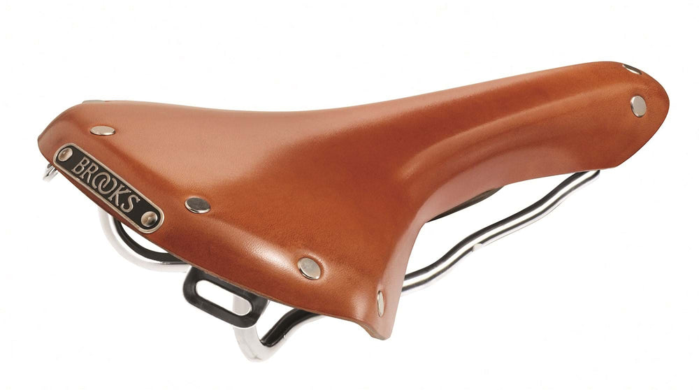 Billede af en Brooks B15 Swallow sadel i farven honey, designet til cykler med et klassisk og stilfuldt udseende. Sædet har en ergonomisk form og læderoverflade, der sikrer komfort under cykelture.