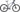 Sort cykel, Principia Evoke A6.9, med slankt stel og skivebremser, står på asfalt med grønne træer i baggrunden.